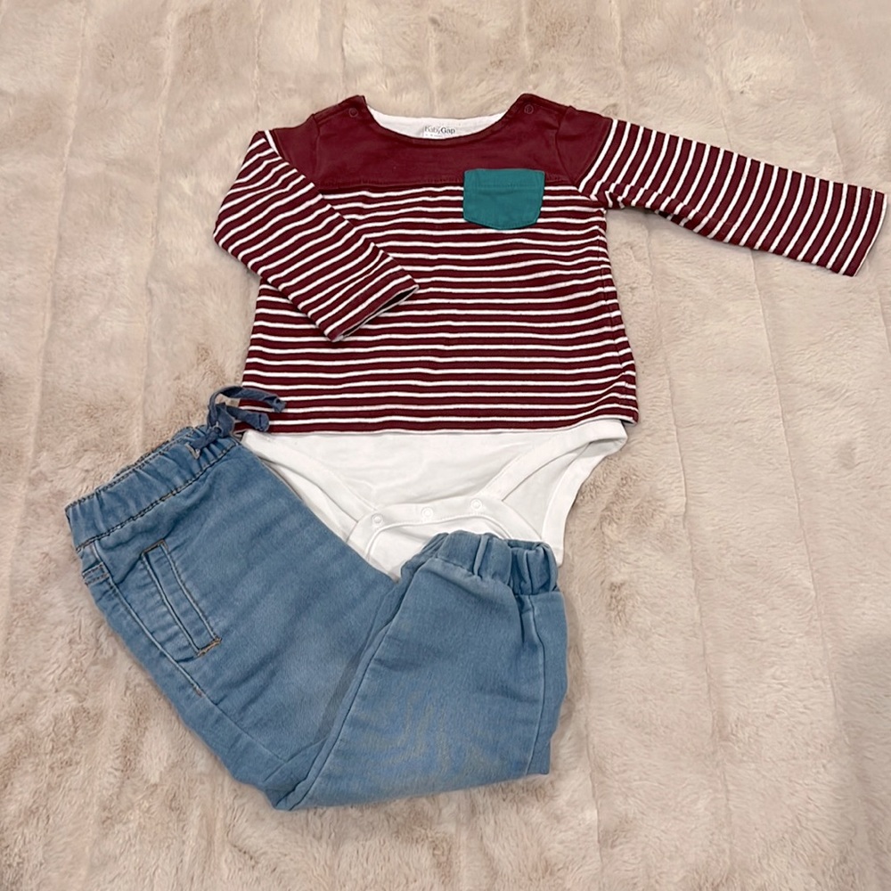 Baby Gap onesie. 12-18M